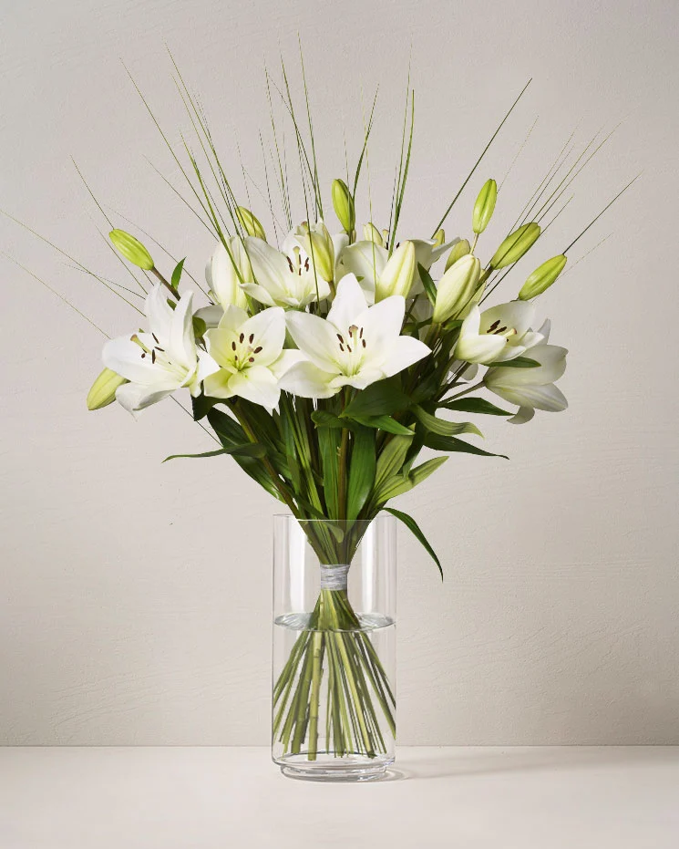 skicka vita blommor med blombud idag Helsingborg